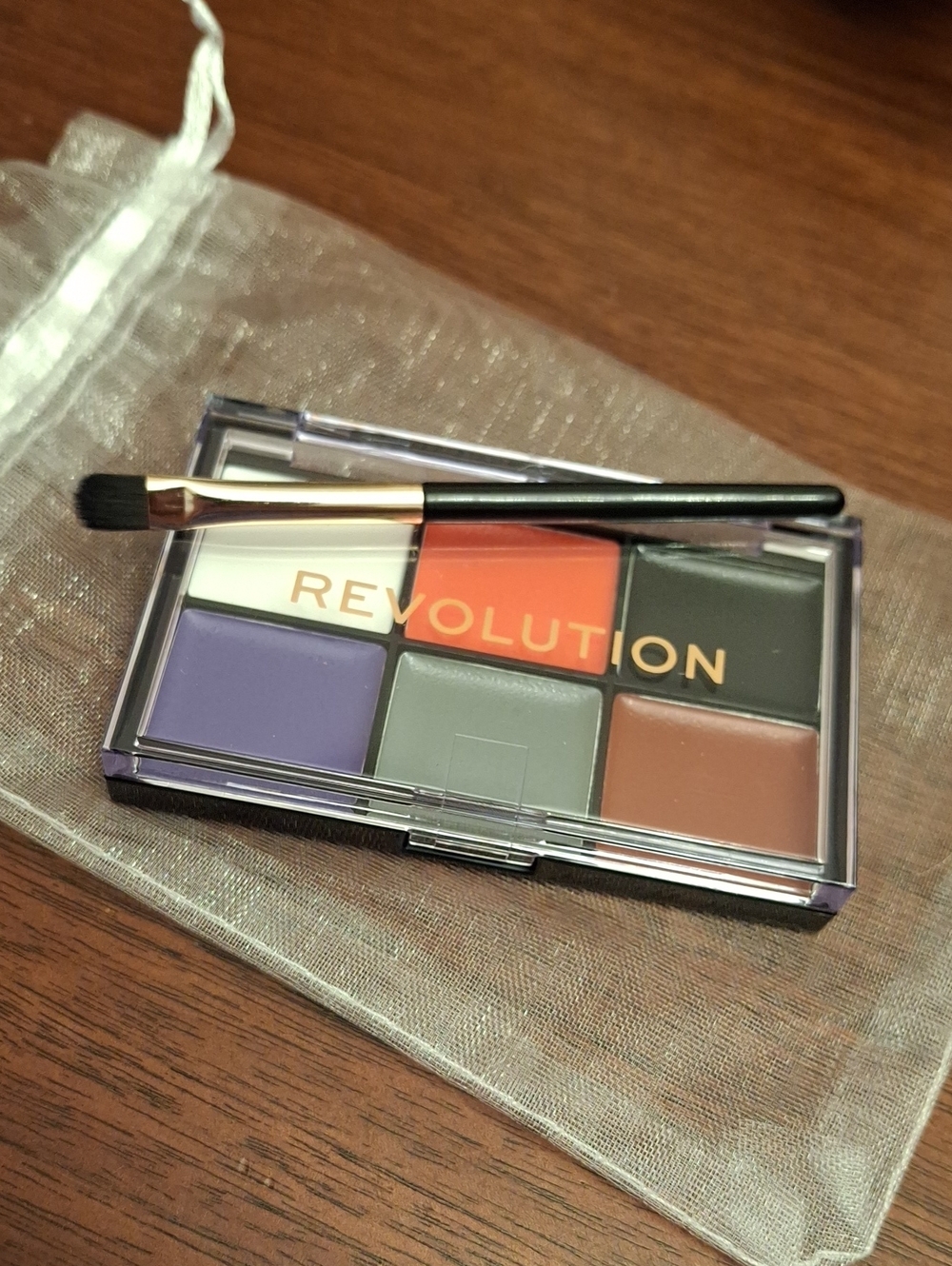 Revolution  Palette Cream Eyeshadow w Brush - Multi-Color New